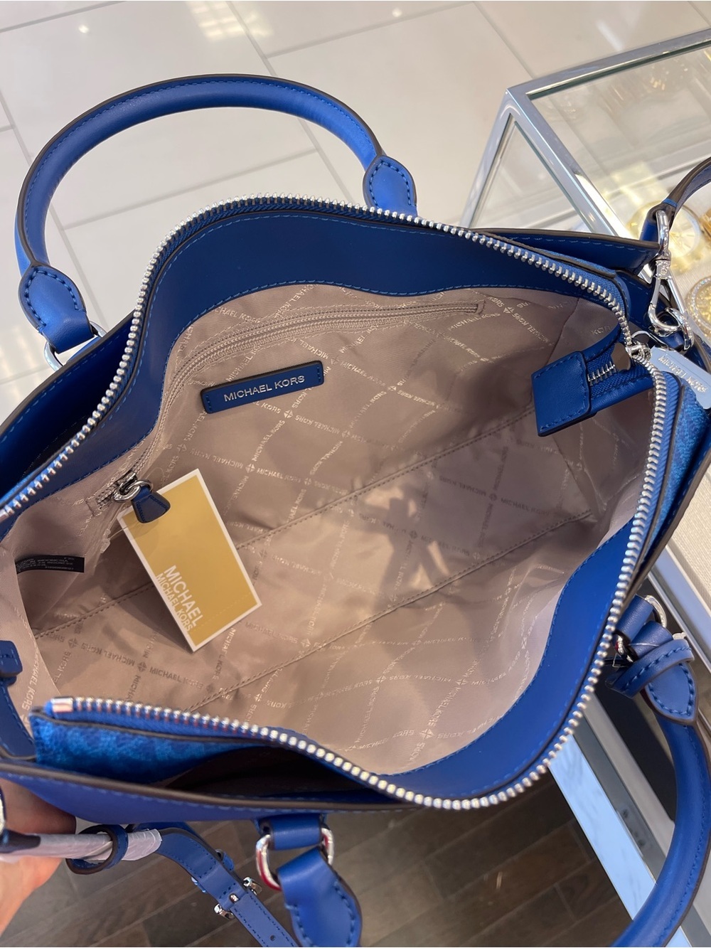MICHAEL KORS Arden Md Top-Zip EW Leather Tote Crossbody Satchel
Galaxy Blue
NWT - Picture 4 of 16